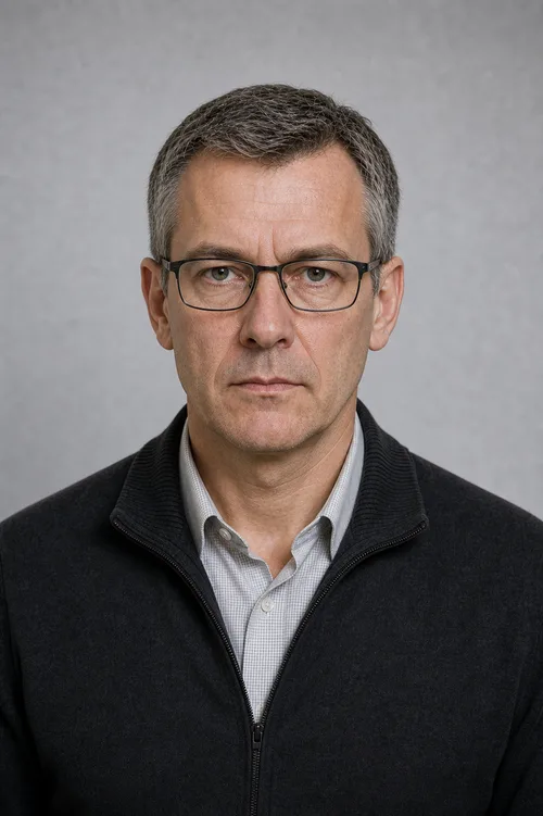 Derek Hastings passport portrait